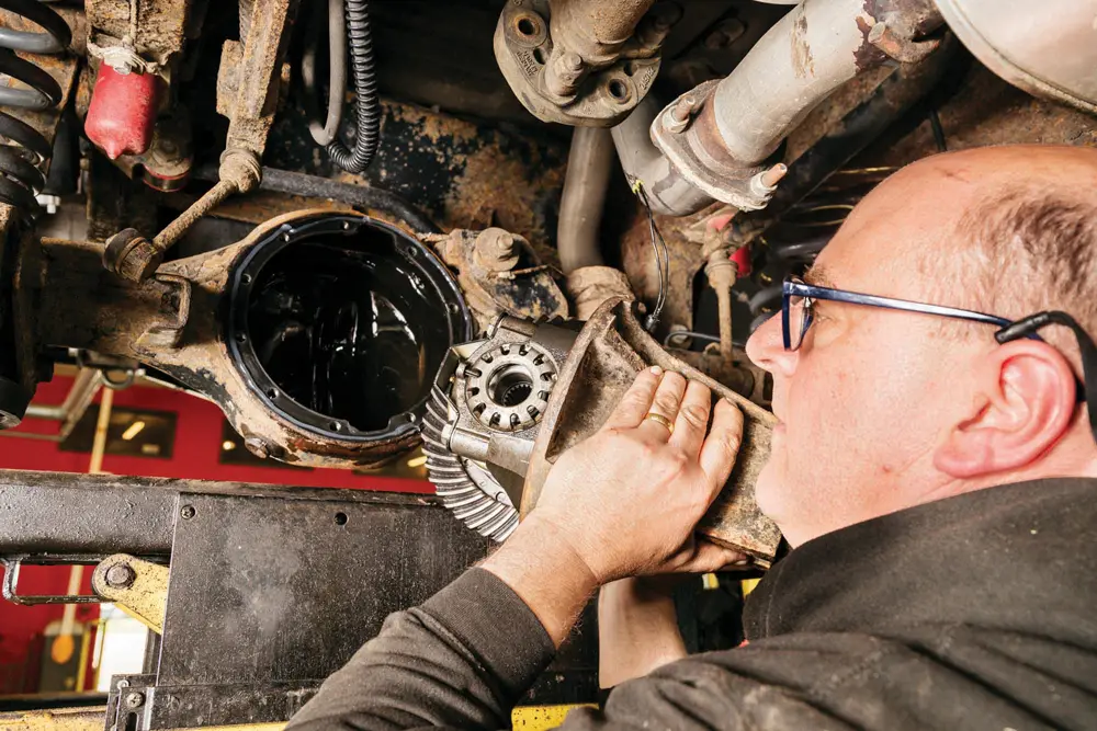 Refitting the diff assembly (2)